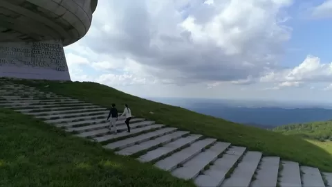 Бузлуджа България  Разглеждане на изоставения гигантски паметник Бузлуджа